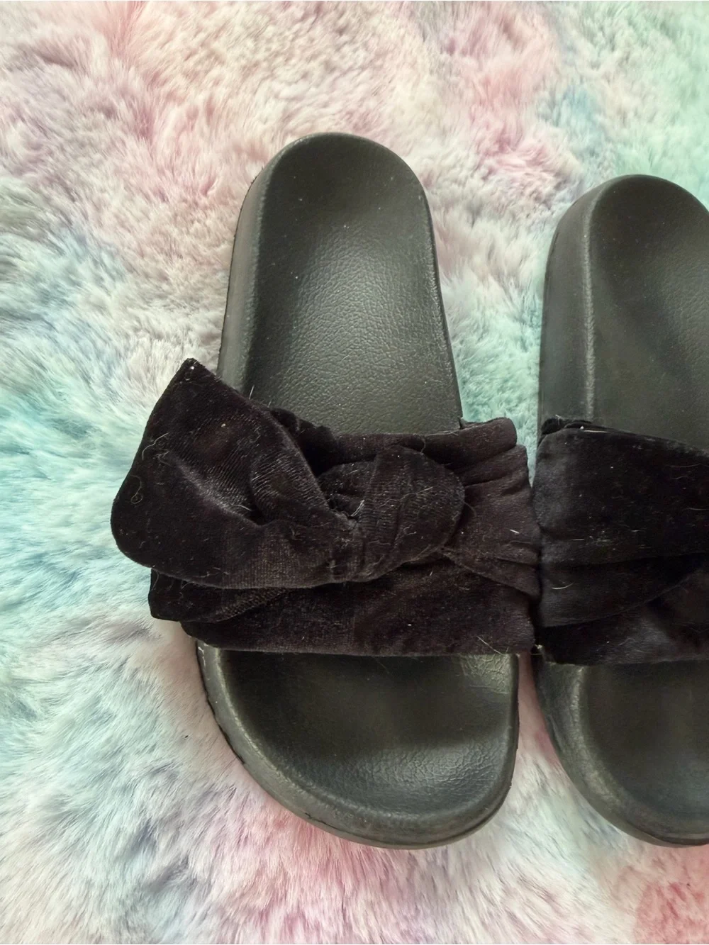 Black bow slides